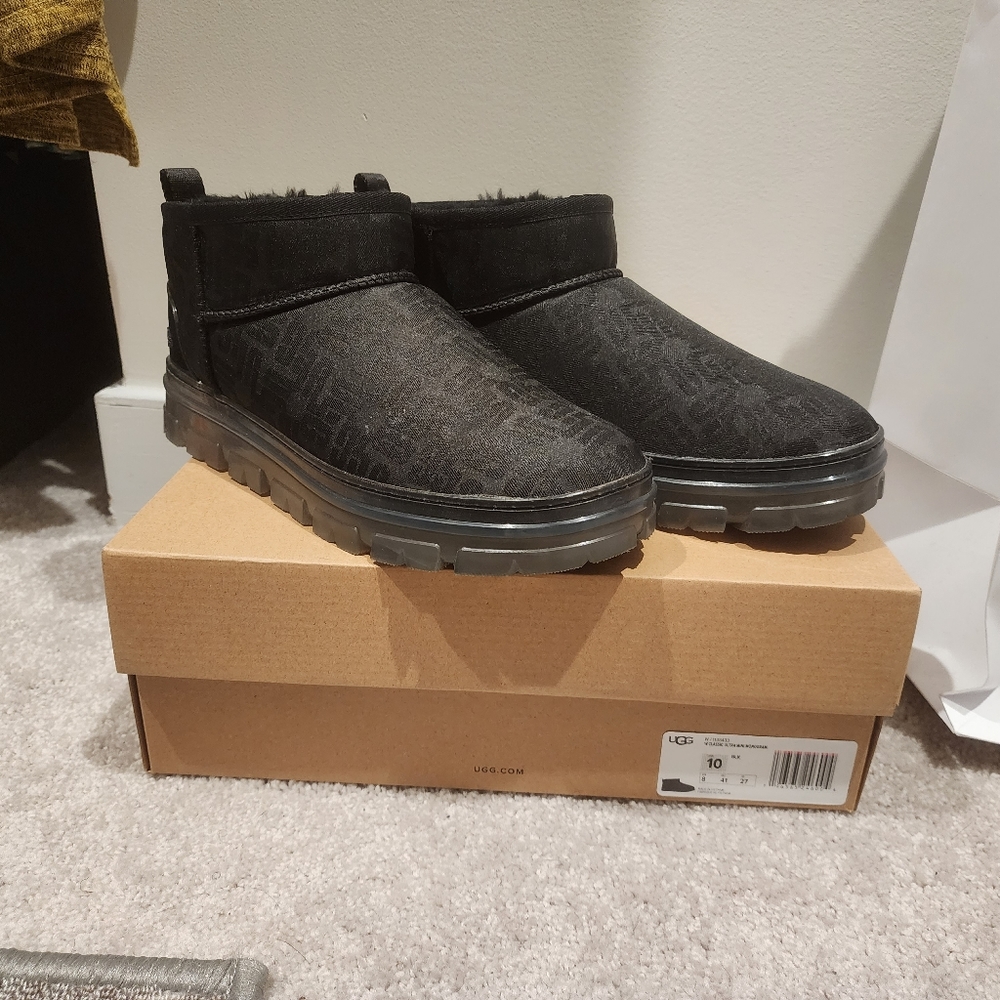 UGG W CLASSIC ULTRA MINI MONOGRAM